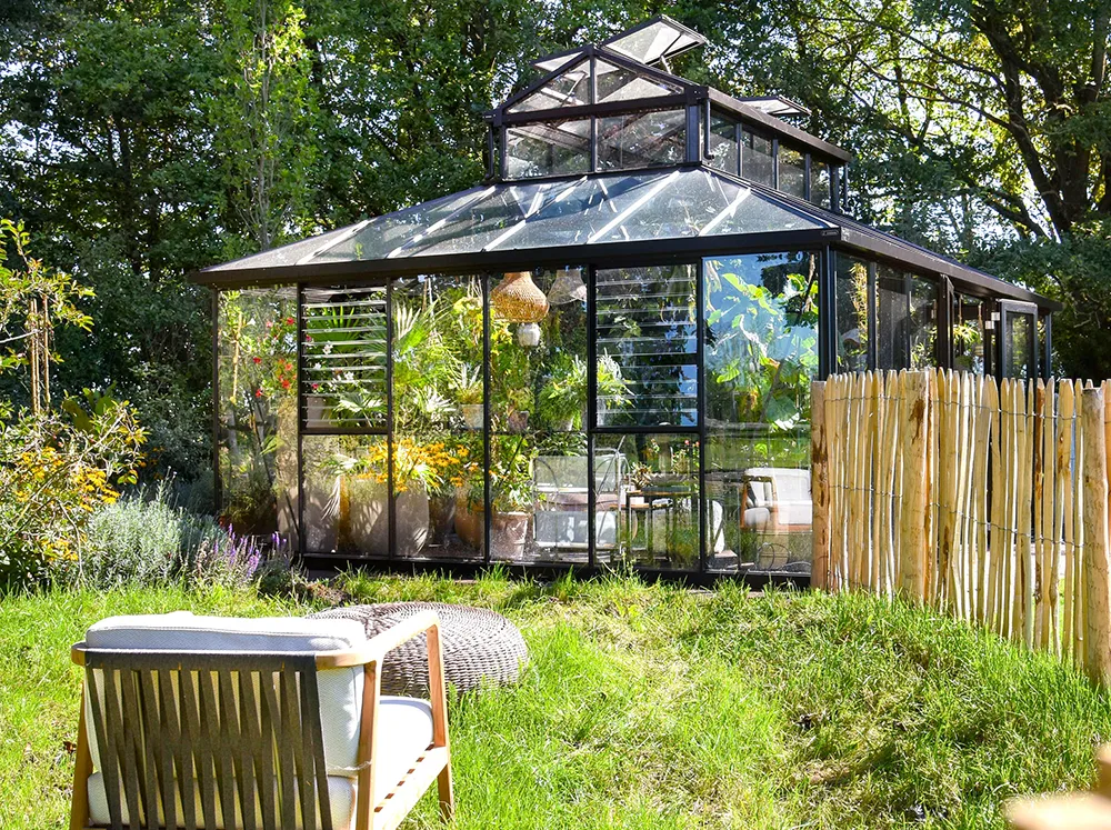 Side view of the Janssens Cathedral Glass Greenhouse with louver windows