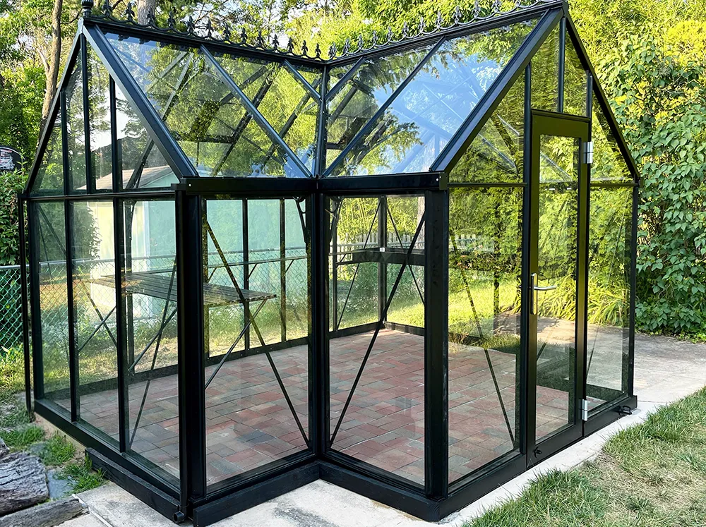 Janssens Junior Victorian Orangerie with a hinged door