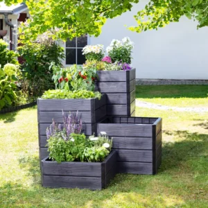 Graf Quadro Raised Beds stacked at different heights and grouped together for a nice arrangement